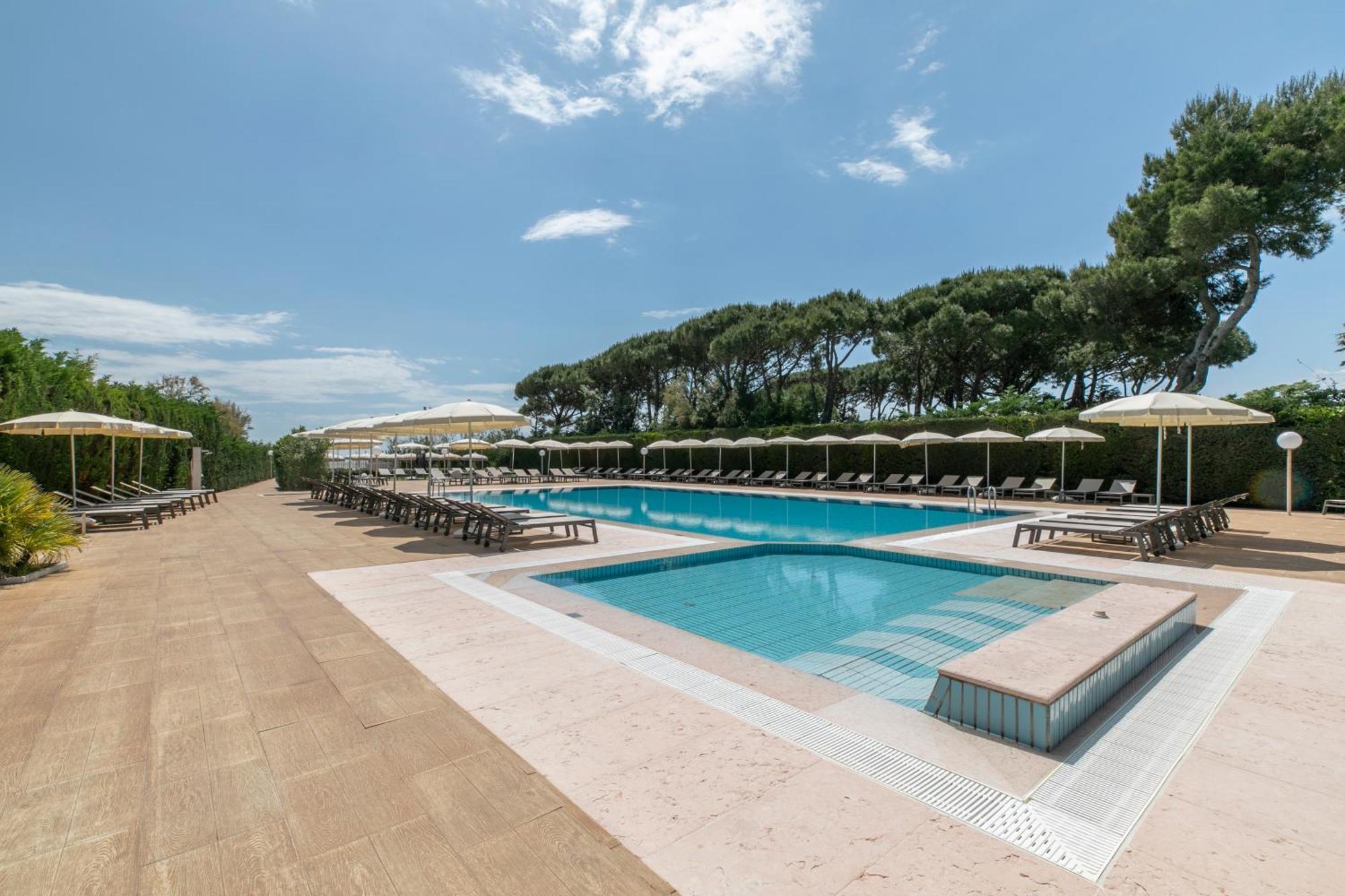 Hotel Gallia & Resort Jesolo Extérieur photo