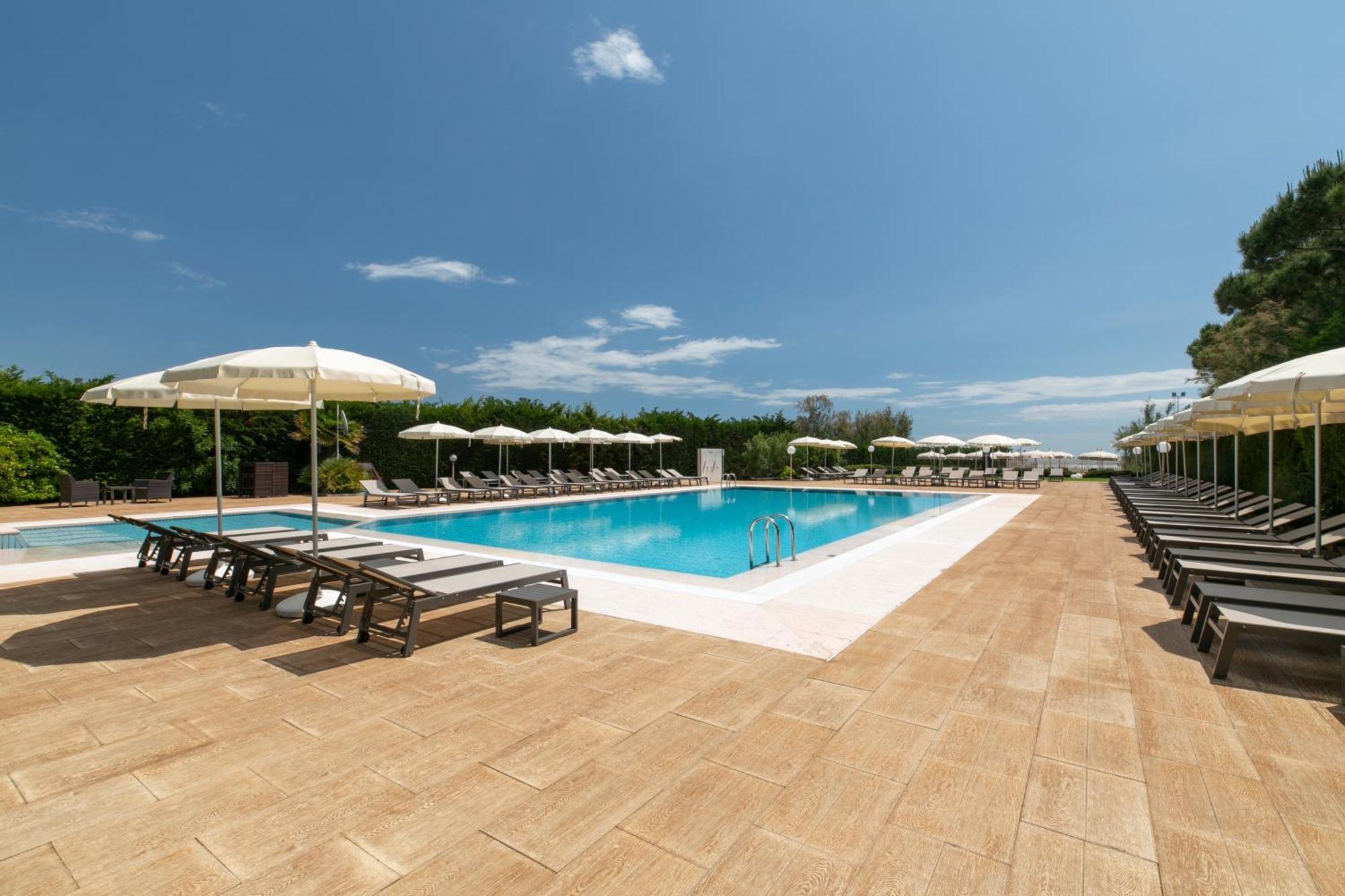 Hotel Gallia & Resort Jesolo Extérieur photo